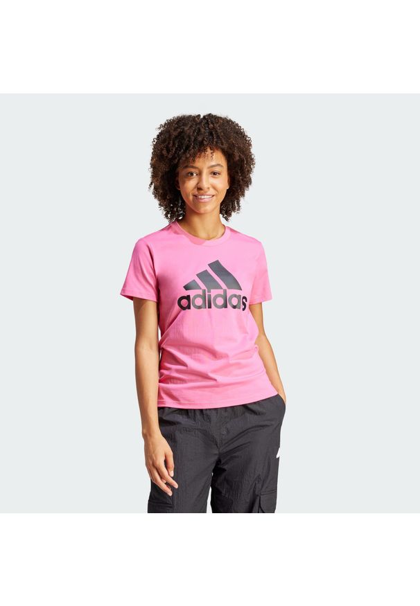 Adidas - Koszulka Essentials Logo. Kolor: czarny, różowy, wielokolorowy. Sport: fitness