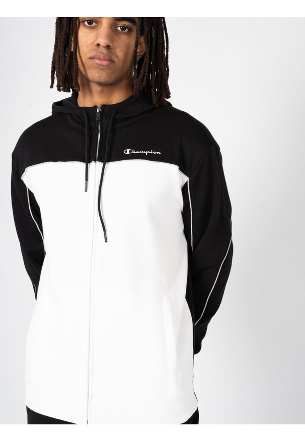 Champion Bluza "Zip-Hoodie" | 217851 | Mężczyzna | Czarny, Biały. Okazja: na co dzień. Kolor: biały, wielokolorowy, czarny. Materiał: bawełna, poliester. Wzór: aplikacja, nadruk. Styl: elegancki, casual