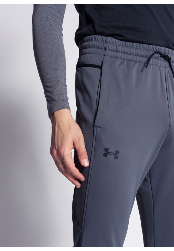 Spodnie dresowe męskie szare Under Armour Fleece Joggers. Kolor: szary. Materiał: dresówka. Sport: fitness