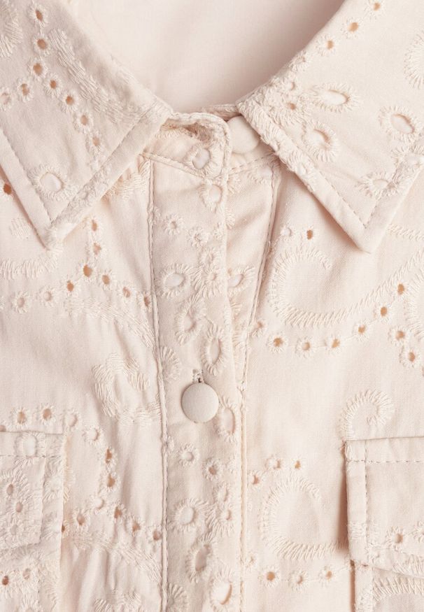 Renee - Beżowa Ażurowa Sukienka z Bawełny Ozdobiona Paskiem Novenelle. Kolor: beżowy. Materiał: bawełna. Wzór: ażurowy, aplikacja. Sezon: wiosna