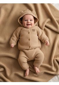 Sinsay - Bawełniana kurtka z uszkami 3D na kapturze - beżowy. Kolor: beżowy. Materiał: bawełna #1