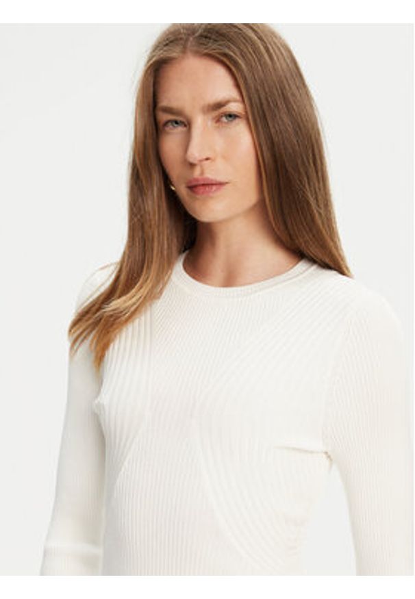Guess Sweter W5YR08 Z0040 Biały Regular Fit. Kolor: biały. Materiał: syntetyk