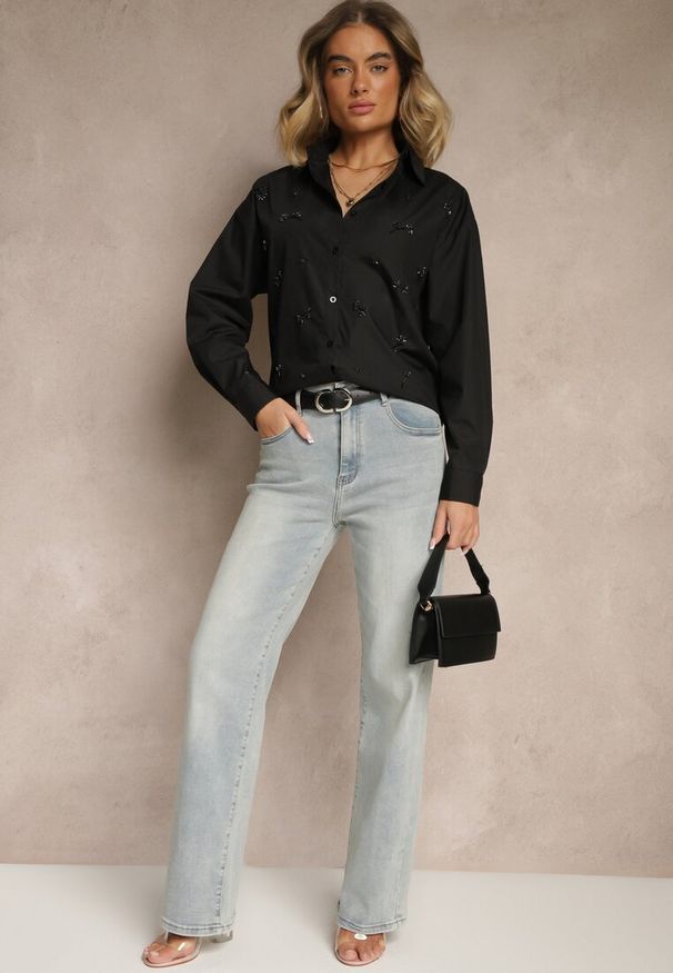 Renee - Czarna Bawełniana Koszula Z Ozdobnymi Naszywkami Katirina. Okazja: na co dzień. Kolor: czarny. Materiał: bawełna. Długość rękawa: długi rękaw. Długość: długie. Wzór: aplikacja. Styl: casual