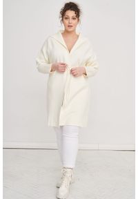 blue shadow - Płaszcz Damski Huggo Plus Size Ekri. Kolekcja: plus size. Materiał: elastan, akryl, wiskoza, dzianina. Długość rękawa: długi rękaw. Długość: długie #1