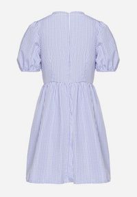 Born2be - Jasnoniebieska Rozkloszowana Sukienka w Kratkę Vichy w Stylu Retro z Wiązaniem Telionea. Okazja: na co dzień. Kolor: niebieski. Wzór: kratka. Typ sukienki: rozkloszowane. Styl: retro #6
