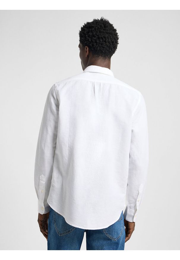 Lee - LEE MĘSKA KOSZULA LEE PATCH SHIRT BRIGHT WHITE 112364230. Okazja: na co dzień. Materiał: bawełna. Długość rękawa: długi rękaw. Długość: długie. Styl: casual, klasyczny
