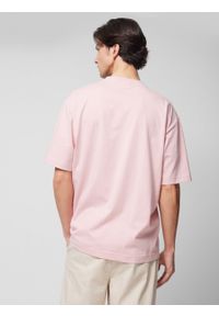outhorn - T-shirt oversize z nadrukiem męski - różowy. Kolor: różowy. Materiał: materiał, bawełna, dzianina, prążkowany. Długość: długie. Wzór: nadruk. Sezon: wiosna #6