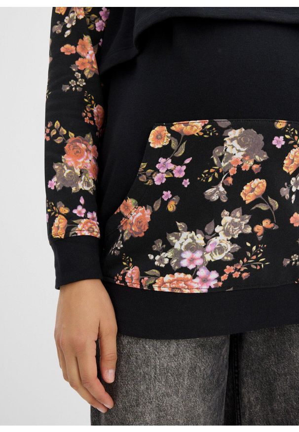 bonprix - Miękka bluza 2 w 1, ciążowa i do karmienia piersią. Typ kołnierza: kaptur. Kolekcja: moda ciążowa. Kolor: czarny. Materiał: dresówka, dzianina. Długość rękawa: długi rękaw. Długość: długie. Wzór: prążki