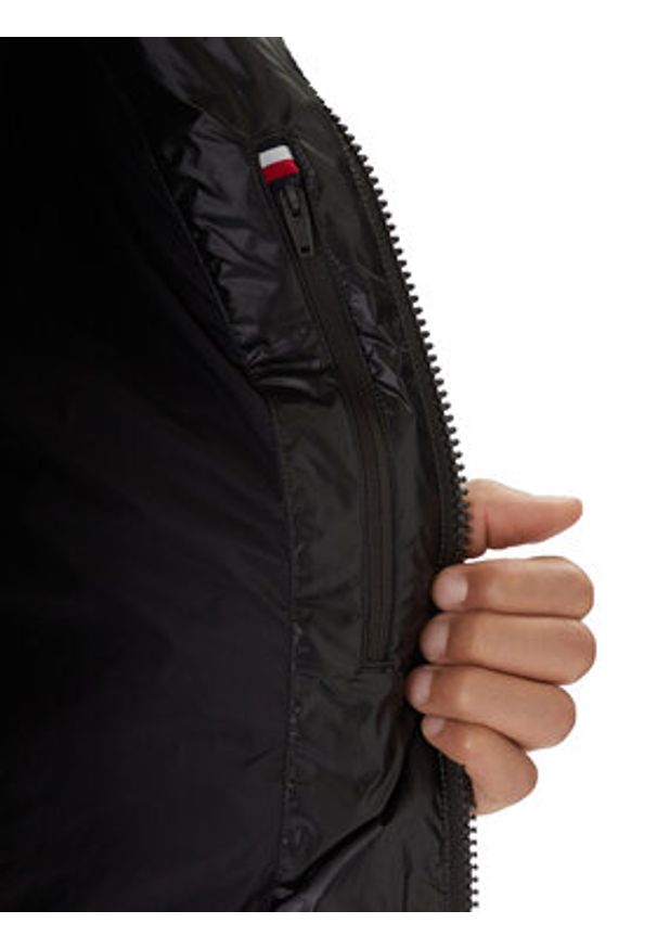 TOMMY HILFIGER - Tommy Hilfiger Kurtka puchowa MW0MW40617 Czarny Regular Fit. Kolor: czarny. Materiał: syntetyk
