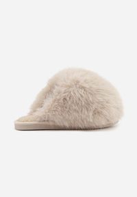 Born2be - Ciemnobeżowe Futrzane Kapcie z Długim Włosiem Anindria. Okazja: do domu, na co dzień. Kolor: beżowy. Materiał: futro. Styl: glamour, casual