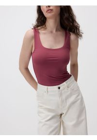Reserved - Gładki top - jasnofioletowy. Kolor: fioletowy. Materiał: dzianina. Wzór: gładki #1