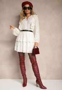 Renee - Jasnobeżowa Sukienka o Rozkloszowanym Kroju z Gumką w Talii i Falbanami Zinetha. Okazja: na co dzień. Kolor: beżowy. Typ sukienki: proste. Styl: elegancki, casual
