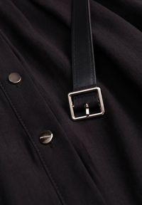 Renee - Czarna Sukienka Rozkloszowana z Wiskozy o Koszulowym Kroju z Paskiem Anteis. Kolor: czarny. Materiał: wiskoza. Wzór: aplikacja. Typ sukienki: koszulowe. Styl: elegancki #7