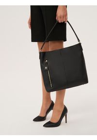 Kazar - Czarna torebka damska. Kolor: czarny. Materiał: skórzane. Styl: casual. Rodzaj torebki: na ramię #2