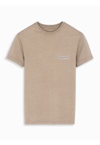 Ombre Clothing - Bawełniana koszulka z nadrukiem na klatce i plecach - ciemnobeżowa V2 - Rozmiar: XL. Okazja: na co dzień. Kolor: beżowy. Materiał: bawełna. Wzór: nadruk. Styl: vintage, casual, klasyczny #8