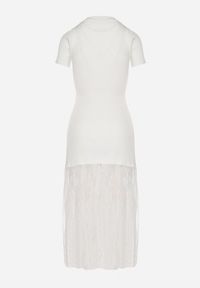 Born2be - Biała Prążkowana Sukienka z Koronkowym Dołem Vilzedi. Kolor: biały. Materiał: prążkowany, koronka. Typ sukienki: proste. Styl: glamour, elegancki #3