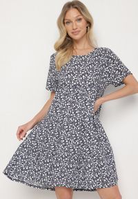 Born2be - Niebieska Sukienka z Bawełną w Kwiatowy Wzór Lunasenia. Okazja: na co dzień. Kolor: niebieski. Materiał: bawełna. Wzór: kwiaty. Styl: elegancki, casual