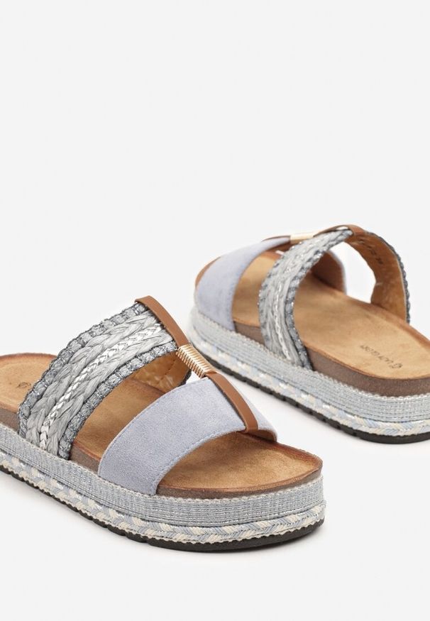 Born2be - Niebieskie Klapki Ozdobione Plecionką na Grubej Podeszwie Elbia. Okazja: na co dzień, na spacer. Nosek buta: otwarty. Kolor: niebieski. Materiał: jeans. Wzór: aplikacja. Sezon: lato. Styl: elegancki, casual
