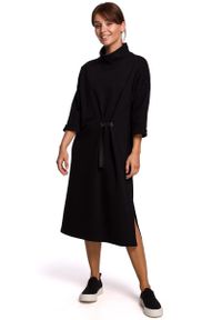 MOE - Czarna Dzianinowa Sukienka z Wiązaniem w Pasie. Kolor: czarny. Materiał: dzianina