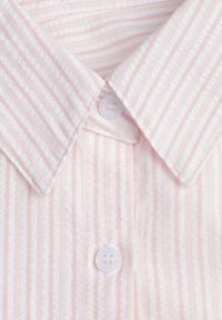 Renee - Różowa Koszula z Bawełną w Paski z Haftowaną Aplikacją Serca Sewrona. Okazja: na co dzień. Kolor: różowy. Materiał: bawełna. Wzór: aplikacja, haft, paski. Styl: casual, klasyczny #7