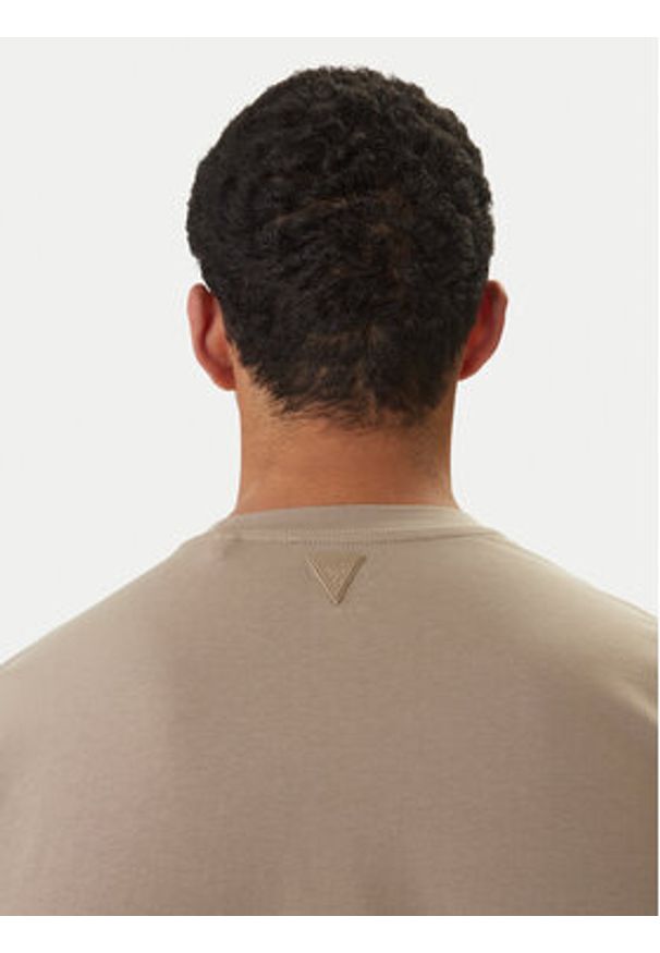 Guess T-Shirt Z2YI11 J1314 Beżowy Regular Fit. Kolor: beżowy. Materiał: bawełna