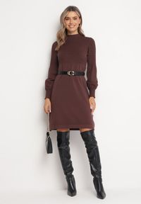 Born2be - Brązowa Sweterkowa Sukienka z Półgolfem Deulia. Kolor: brązowy. Materiał: dzianina. Sezon: jesień, zima #4