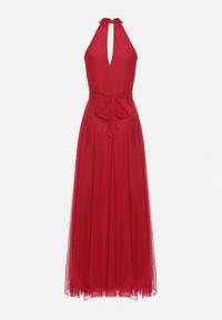 Born2be - Czerwona Wieczorowa Sukienka ze Stójką Wiązana w Talii Ozdobiona Siateczką Nestasoni. Okazja: na imprezę. Typ kołnierza: kołnierzyk stójkowy. Kolor: czerwony. Materiał: satyna. Długość rękawa: bez rękawów. Wzór: aplikacja. Styl: wizytowy #4