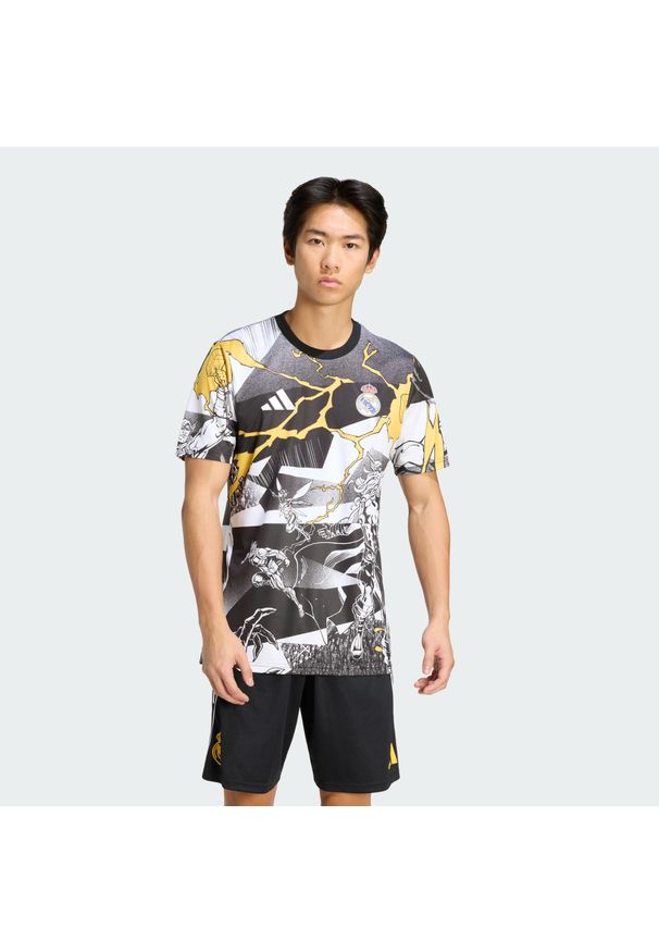 Adidas - Koszulka adidas Real Madrid Avengers 25/26 Pre-Match. Kolor: żółty, czarny, wielokolorowy, biały. Wzór: motyw z bajki. Sport: piłka nożna