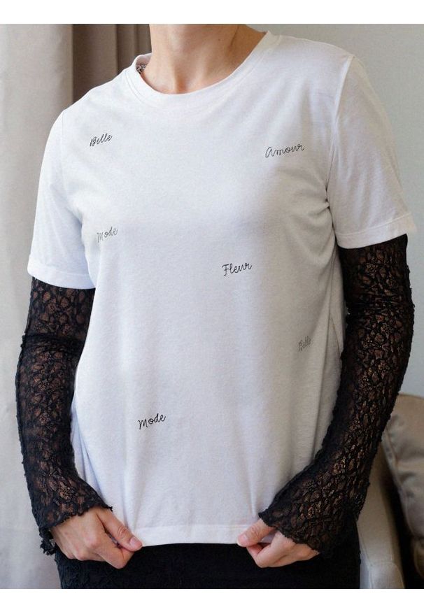 Sinsay - Koszulka z krótkim rękawem - biały. Kolor: biały. Długość rękawa: krótki rękaw. Długość: krótkie