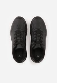 Renee - Czarne Sneakersy na Platformie z Transparentną Wstawką przy Podeszwie Riovira. Kolor: czarny. Obcas: na platformie #6