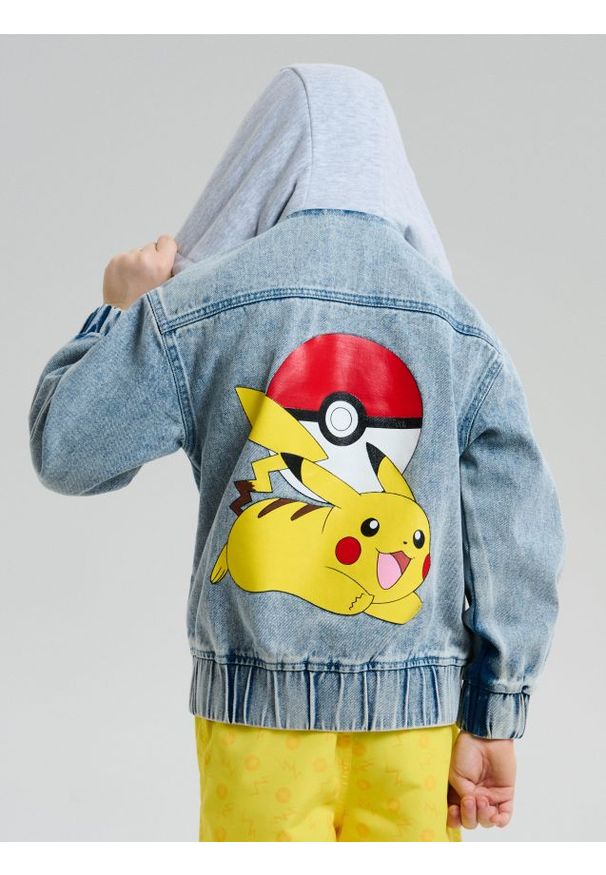 Sinsay - Kurtka jeansowa z kapturem Pokemon - turkusowy. Typ kołnierza: kaptur. Kolor: turkusowy. Materiał: jeans