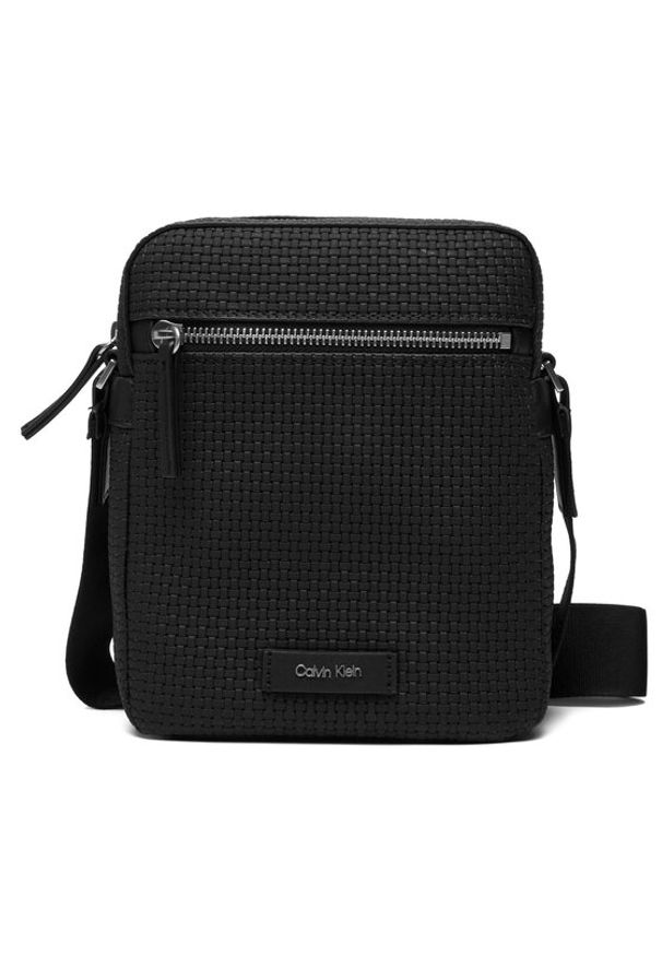 Calvin Klein Saszetka Embossed Woven Reporter LV04D3208G Czarny. Kolor: czarny. Materiał: skóra