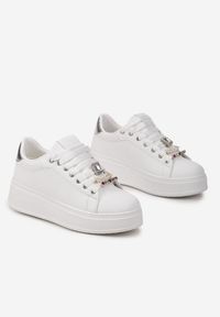 Born2be - Biało-Srebrne Sneakersy Helvira. Kolor: biały. Materiał: materiał. Szerokość cholewki: normalna. Wzór: aplikacja