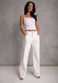 Renee - Biały Prążkowany Top na Ramiączkach z Bawełny z Guzikami Bernesa. Okazja: na co dzień. Kolor: biały. Materiał: prążkowany, bawełna. Długość rękawa: na ramiączkach. Styl: casual #7