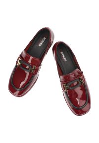 Czerwone Półbuty Artiker Eleganckie Obuwie Damskie. Okazja: na co dzień. Zapięcie: klamry. Kolor: czerwony. Materiał: skóra, lakier. Obcas: na obcasie. Styl: elegancki. Wysokość obcasa: średni