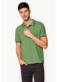 Lancerto - Koszulka Zielona Polo Wayne. Typ kołnierza: polo. Kolor: zielony. Materiał: tkanina, bawełna, materiał. Długość rękawa: krótki rękaw. Wzór: ze splotem. Styl: klasyczny #1