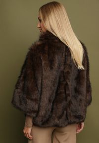 Born2be - Brązowa Kurtka Futerko na Suwak z Wysokim Kołnierzem i Rękawami 3/4 Lelvila. Okazja: na co dzień. Typ kołnierza: golf. Kolor: brązowy. Materiał: futro. Styl: casual, elegancki #3