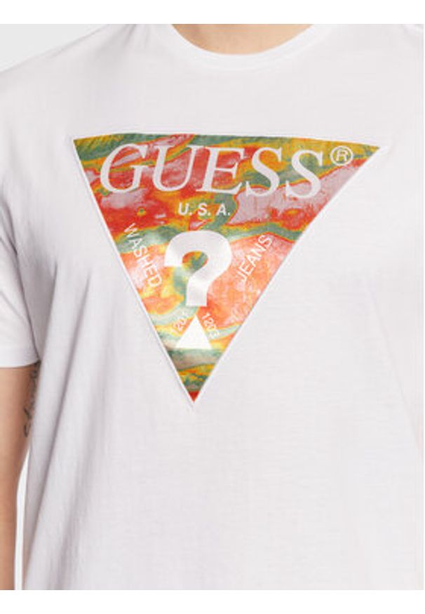 Guess T-Shirt Abstract Logo M3GI57 K9RM1 Biały Slim Fit. Kolor: biały. Materiał: bawełna