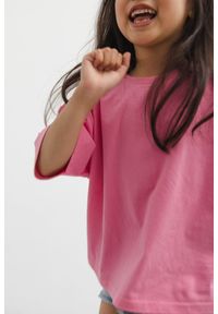 Marsala - MINI t-shirt o kroju oversize w kolorze CANDY PINK -CLIQUE-80-86 (12-18). Kolor: różowy. Materiał: elastan, bawełna. Styl: klasyczny, elegancki #1