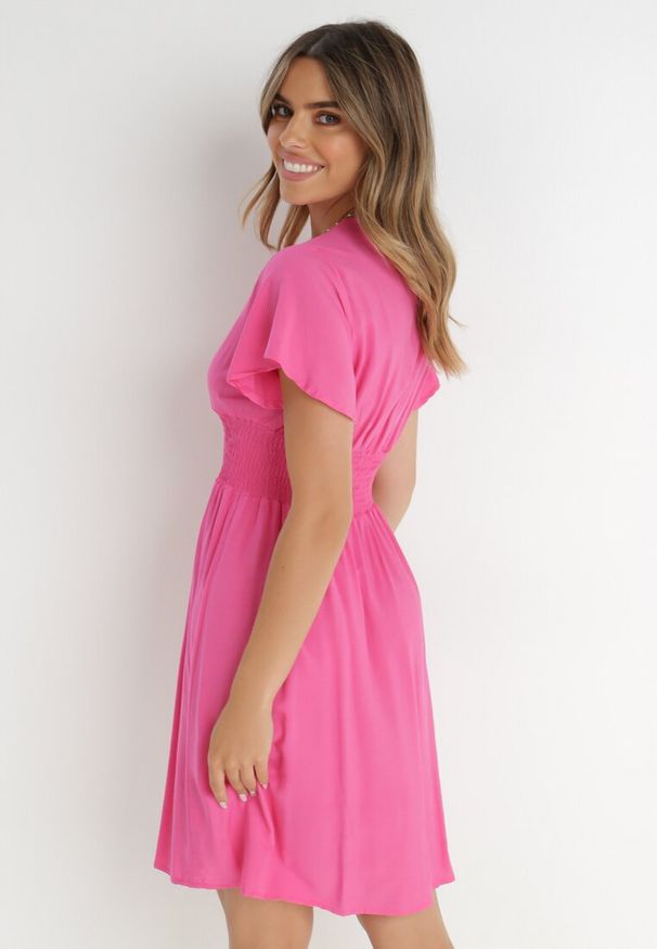 Born2be - Różowa Sukienka z Wiskozy Saede. Okazja: na co dzień. Kolor: różowy. Materiał: wiskoza. Wzór: gładki. Sezon: lato. Typ sukienki: kopertowe. Styl: casual. Długość: mini