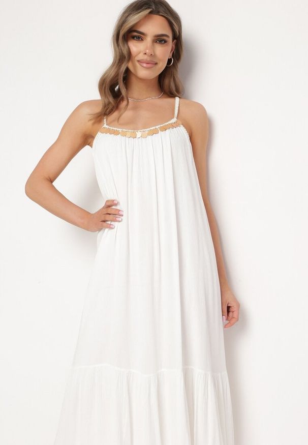 Born2be - Biała Wiskozowa Sukienka z Ramiączkami Zdobiona Cekinami i Metaliczną Nitką Comalara. Okazja: na imprezę, na co dzień. Typ kołnierza: dekolt w serek. Kolor: biały. Materiał: wiskoza. Długość rękawa: na ramiączkach. Wzór: aplikacja. Styl: casual