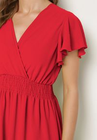 Born2be - Czerwona Sukienka Mini z Gumką w Pasie i Falbanką Senait. Kolor: czerwony. Długość: mini