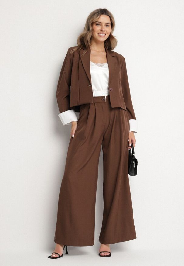 Born2be - Brązowy Komplet Garniturowy Marynarka i Spodnie z Kontrastowymi Wstawkami Daviraya. Kolor: brązowy