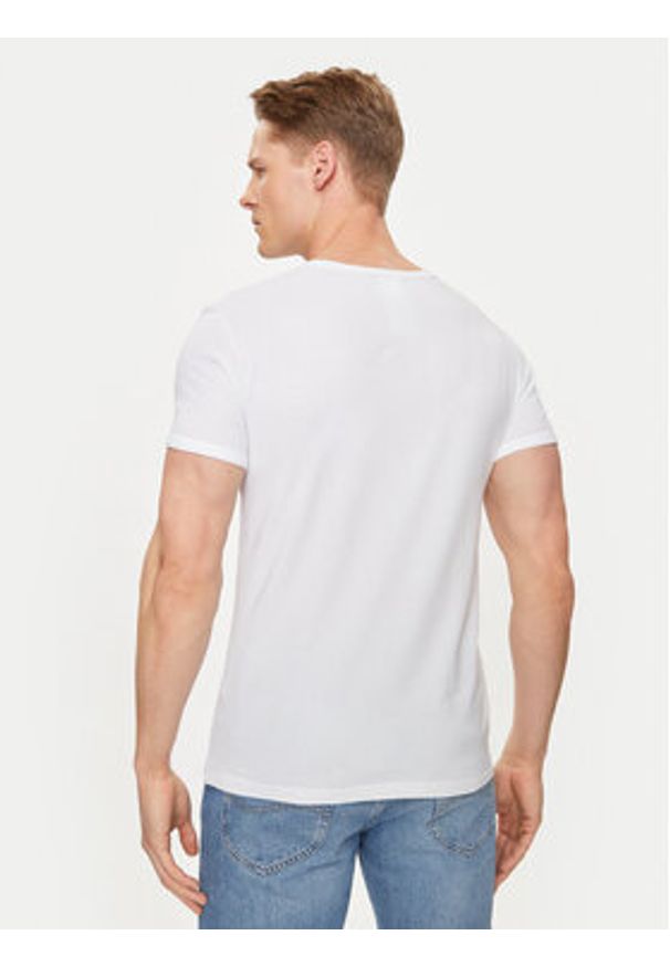 VERSACE - Versace T-Shirt AUU01004 Biały Regular Fit. Kolor: biały. Materiał: bawełna
