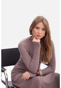 BeWear - Bawełniana sukienka dzianinowa z golfem rozkloszowana kakao. Typ kołnierza: golf. Kolor: czarny, brązowy. Materiał: dzianina, bawełna. Sezon: zima, jesień #4