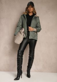 Renee - Zielona Kurtka z Pikowanymi Przeszyciami Kontrastowymi Wstawkami i Kapturem Tulirea. Okazja: na co dzień. Typ kołnierza: kaptur. Kolor: zielony. Materiał: jeans. Styl: casual, elegancki #3