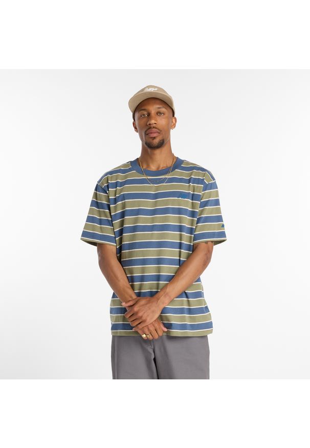 Koszulka męska New Balance Numeric MT53700VTI – niebieska. Kolor: niebieski. Materiał: bawełna, dresówka. Wzór: paski, aplikacja