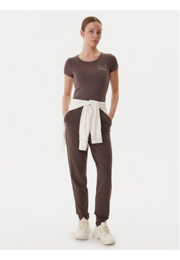EA7 Emporio Armani T-Shirt 8NTT65 TJDQZ U6063 Brązowy Slim Fit. Kolor: brązowy. Materiał: bawełna