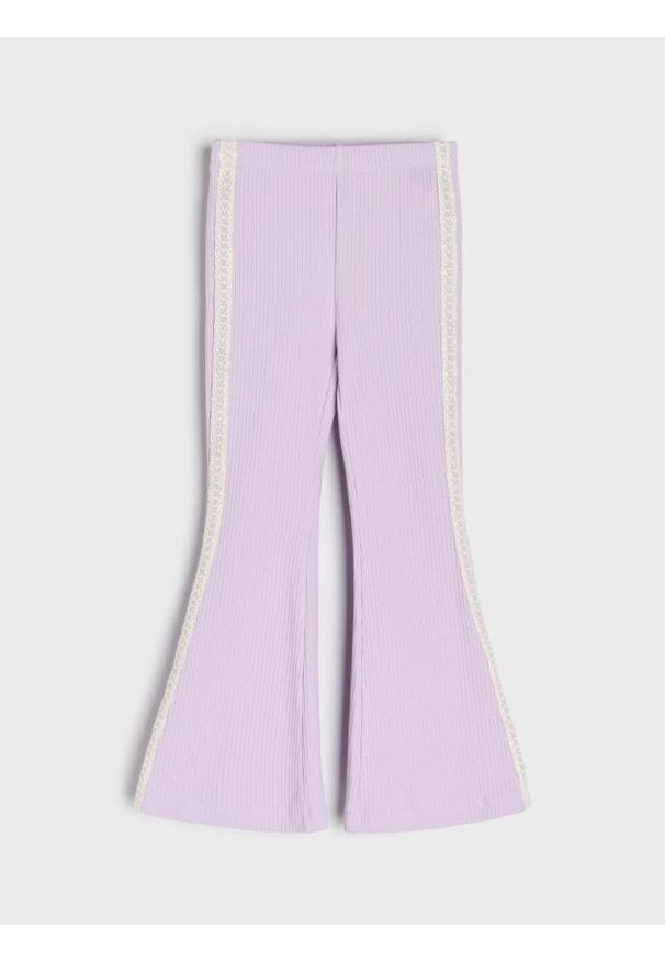 Sinsay - Spodnie dzwony - fioletowy. Kolor: fioletowy