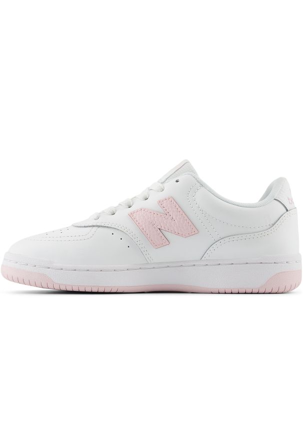 Buty damskie New Balance BBW80PNK – białe. Okazja: na co dzień. Kolor: biały. Materiał: skóra, syntetyk, materiał, guma. Szerokość cholewki: normalna. Sport: turystyka piesza, koszykówka